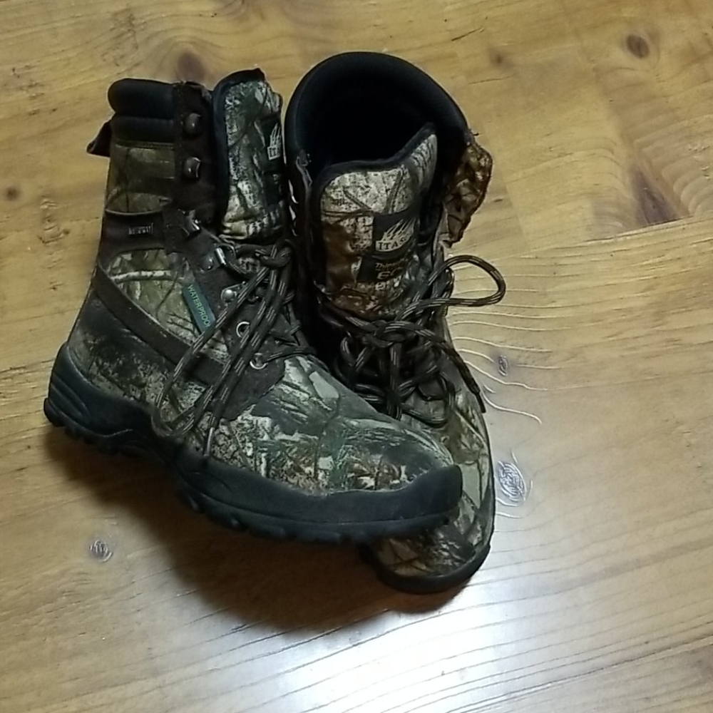 Itasca camo boots